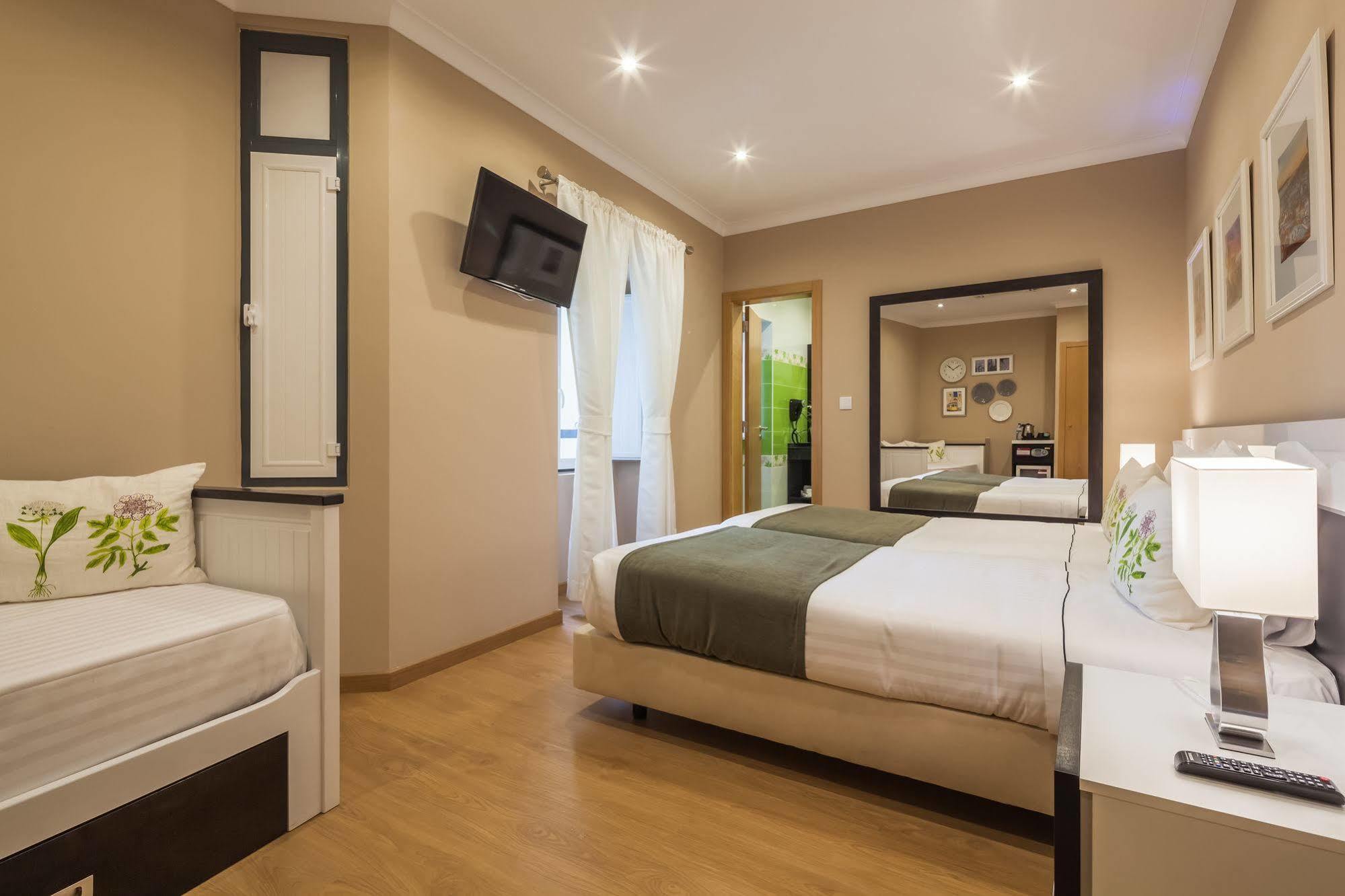 Vila Nova Guesthouse Lisbon Exterior photo