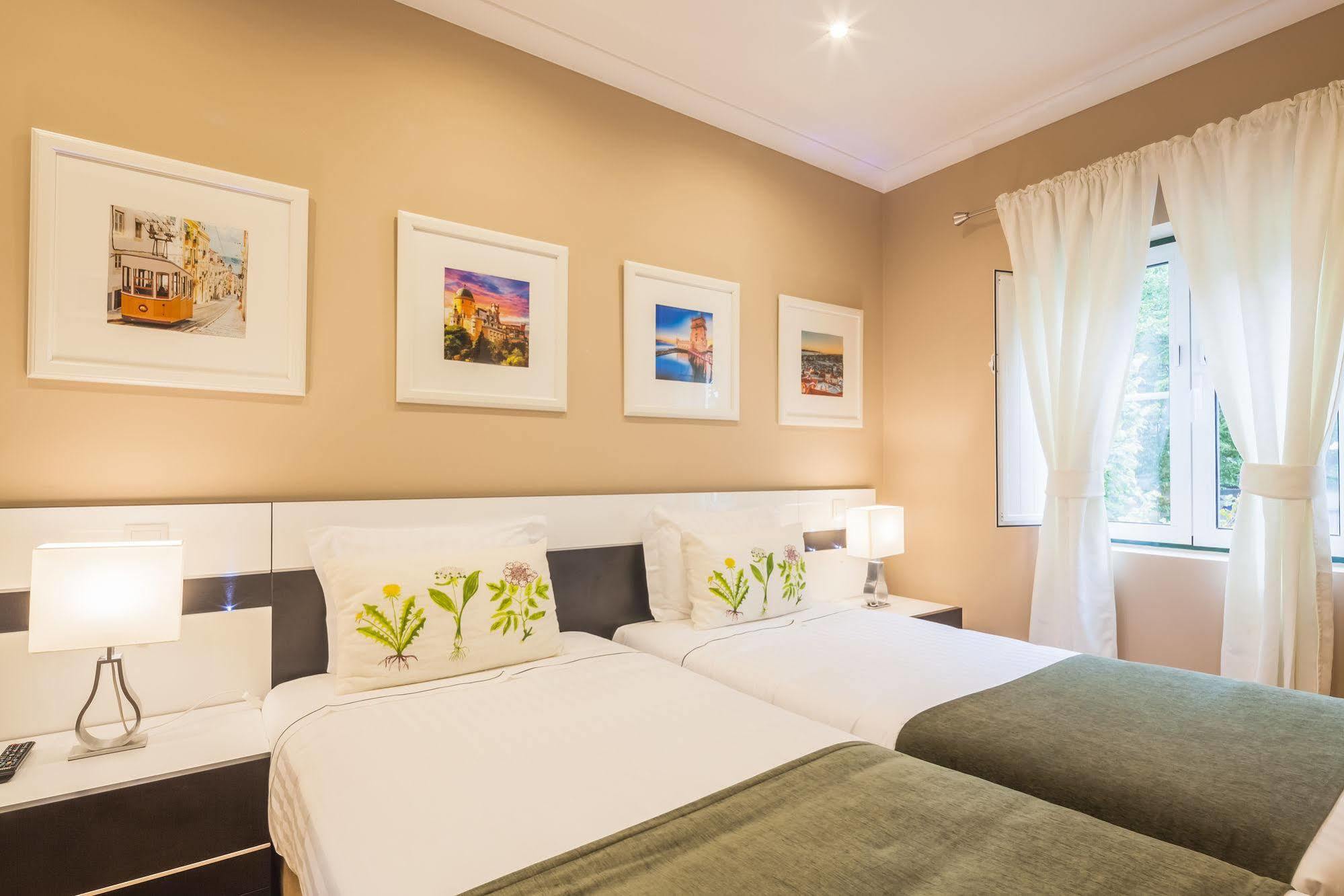 Vila Nova Guesthouse Lisbon Exterior photo
